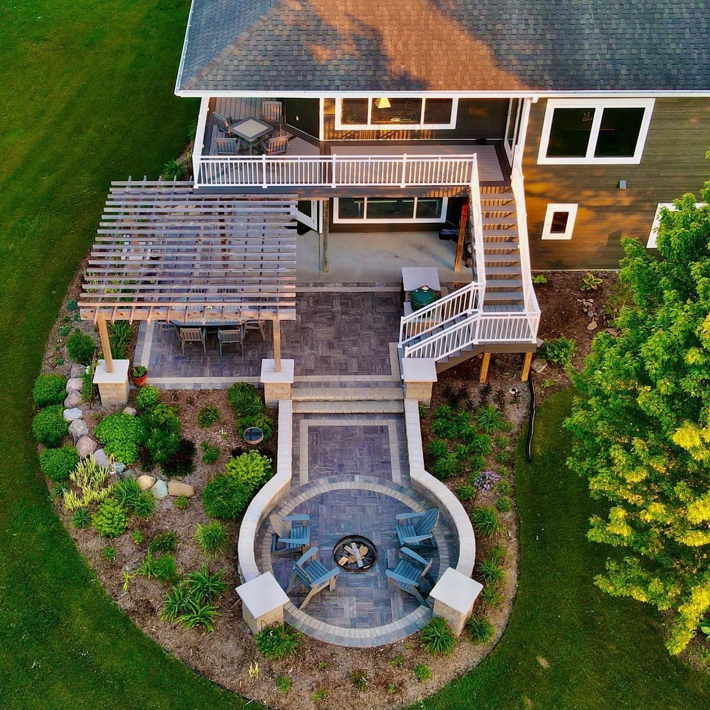 Top 5 Reasons to Add a Fire Pit and Seating Area to Your Backyard